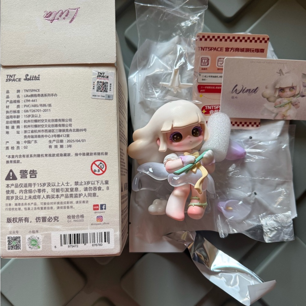 TNT SPACE Embrace Fantastic Adventure Blind Box - Picture 3 of 3
